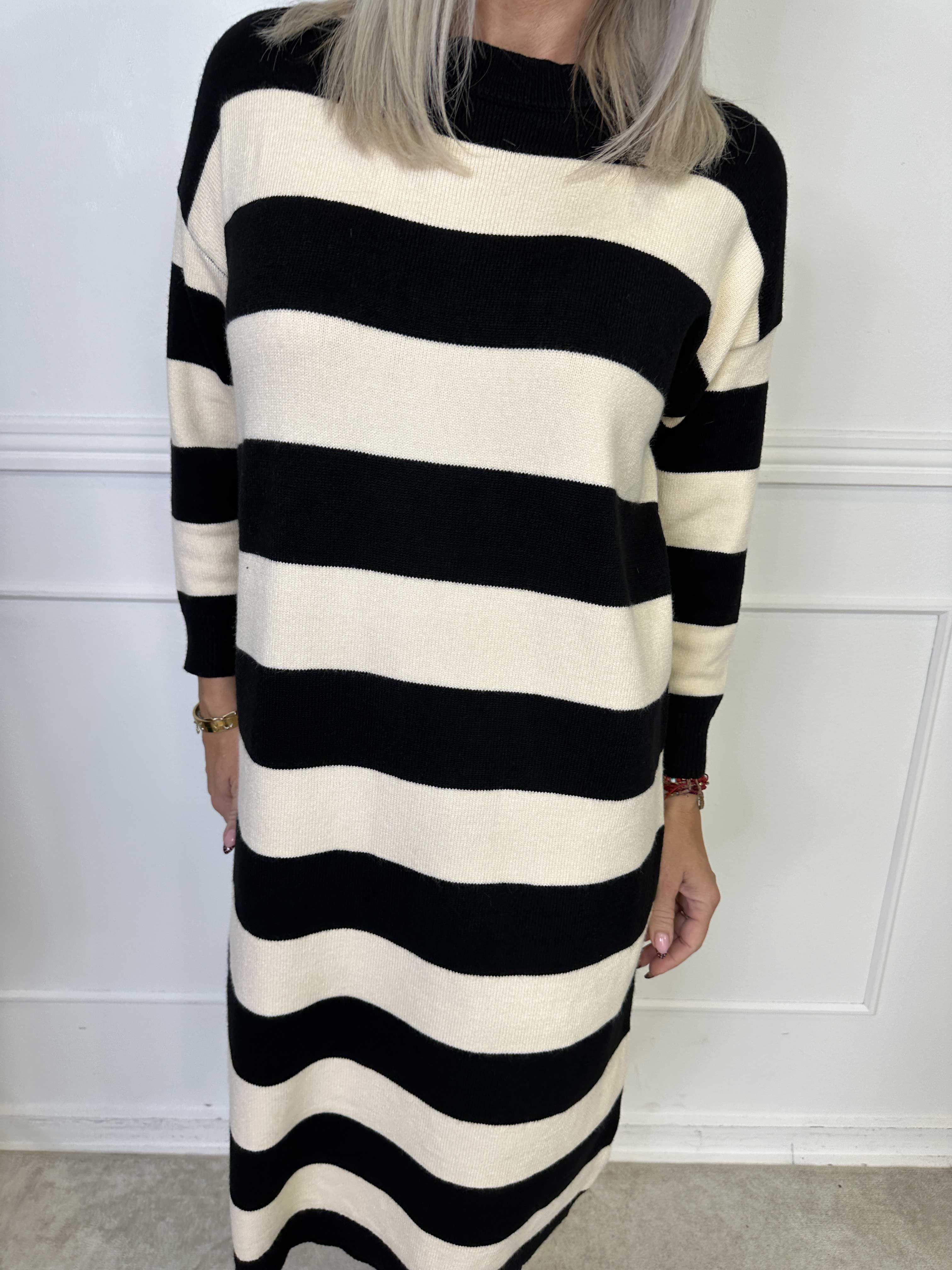 Alvilda - Lang blød strikkjole med striber